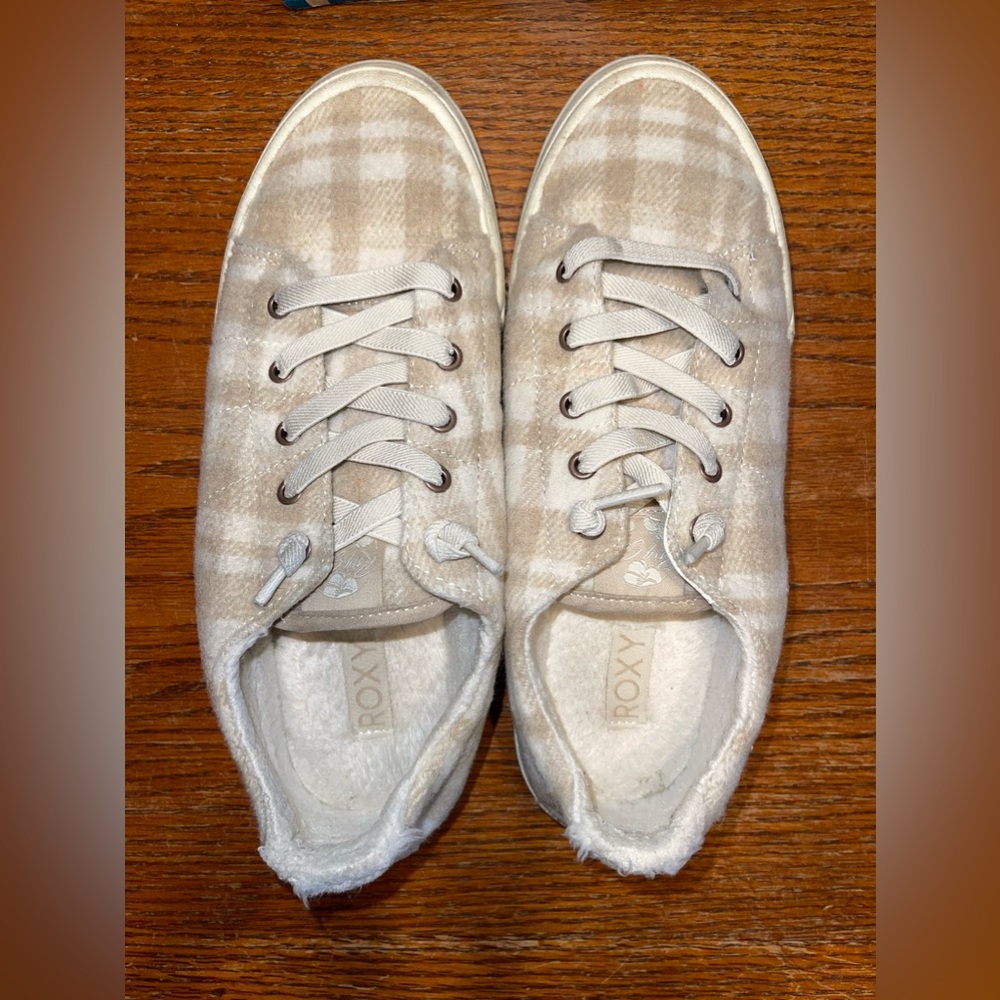 Roxy Rae Fur shoes.  Size 9.